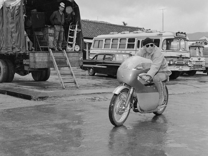 steve mcqueen motorcycle sand pebbles 1965