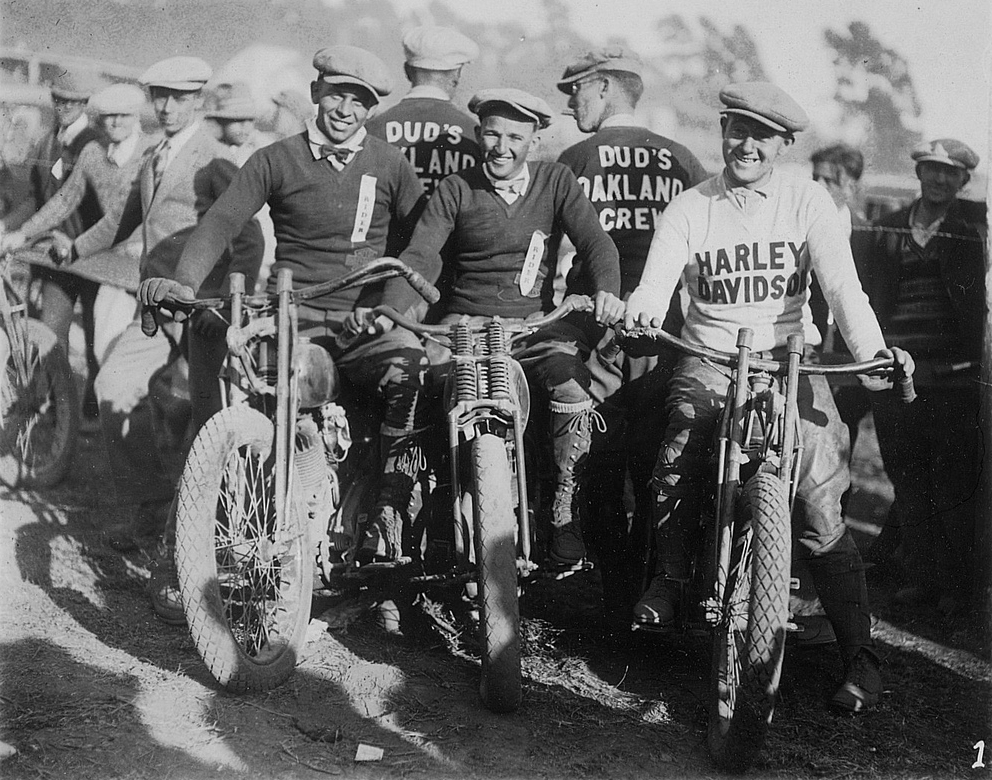 oakland-motorcycle-club-1920s.jpg