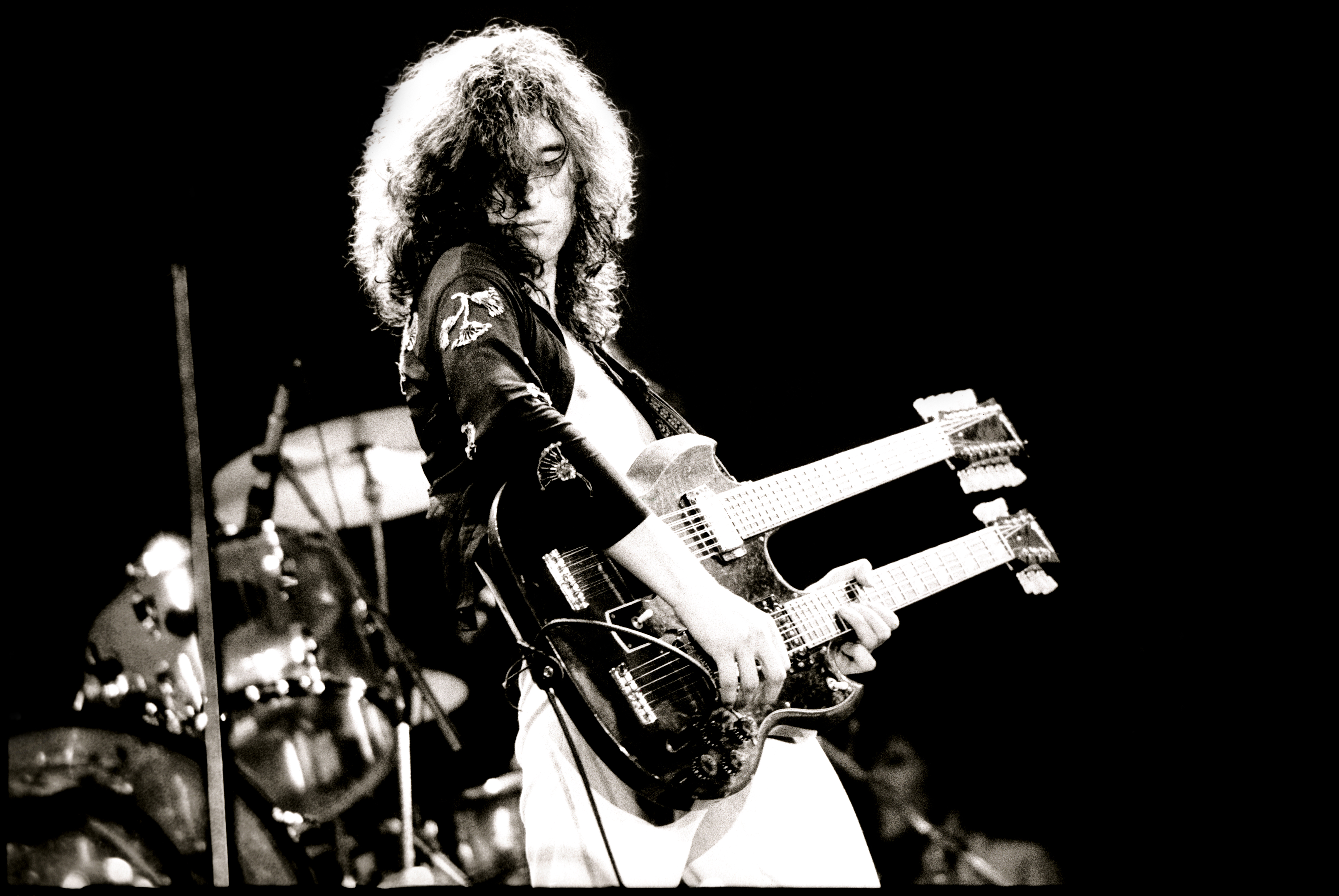 jimmy-page-with-the-eds-1275-historical-photo-credit-neil-zlozower.jpg