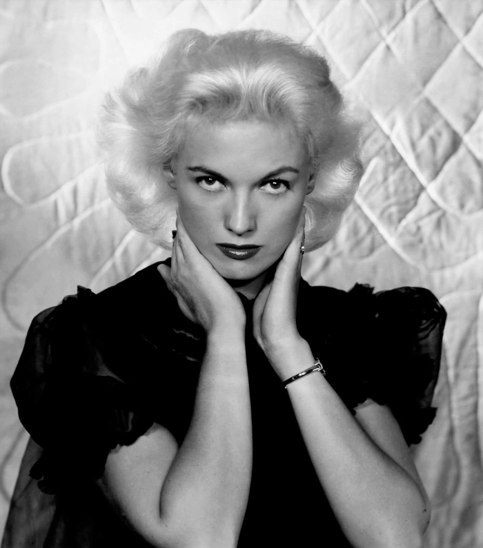 Bunny Yeager-self-portrait-after-Jean-Harlow